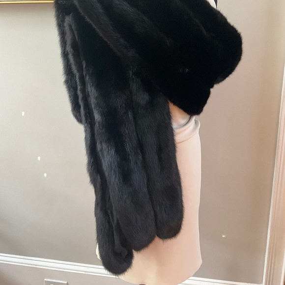 **FALL SALE** Sable Fur Wrap - Picture 6 of 6